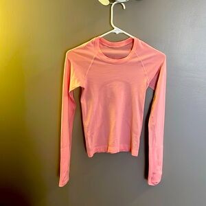 Pink lululemon swiftly tech waist length. Size 0 missing tag like new.